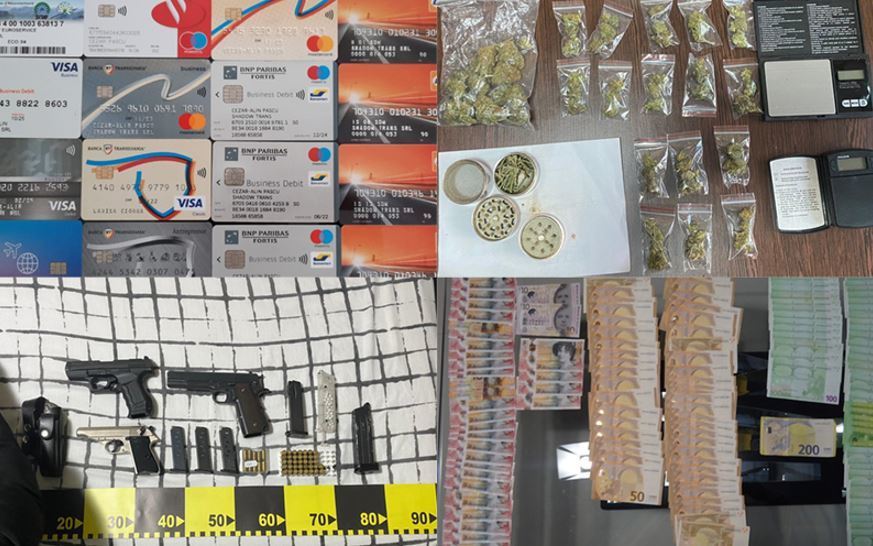 Imagen de las tarjetas de combustible y de los euros