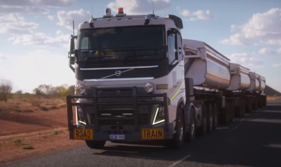 Imagen del trailer de 175 toneladas por Australia