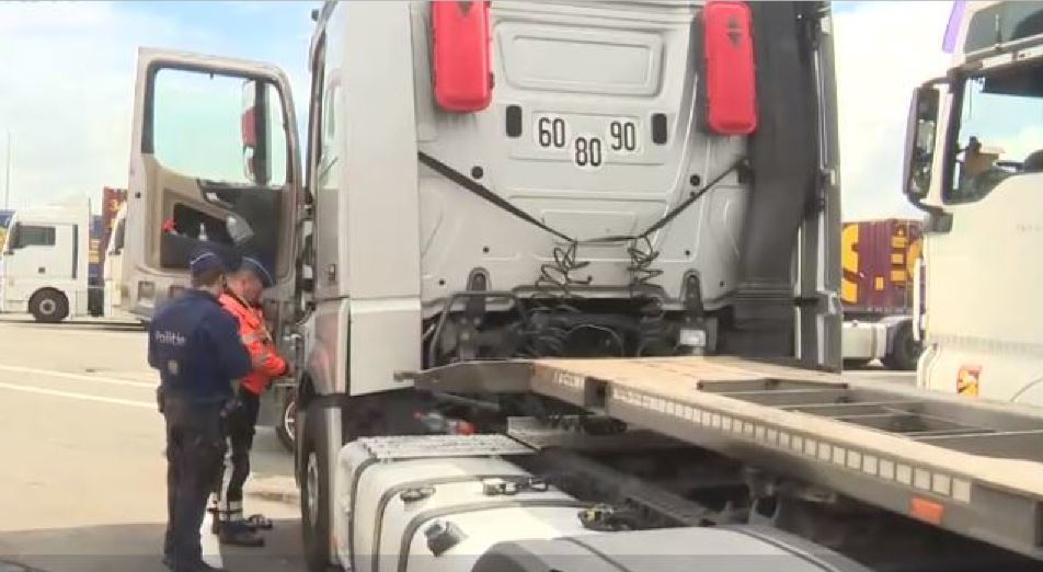 Imagen del control de camiones en Bélgica