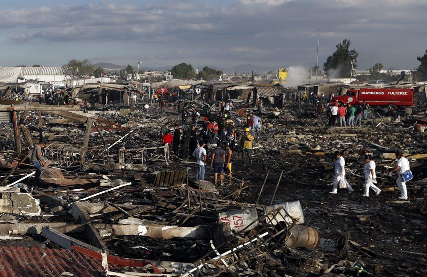 Al menos 36 muertos y más de 70 heridos tras una explosión en un mercado de pirotecnia en México