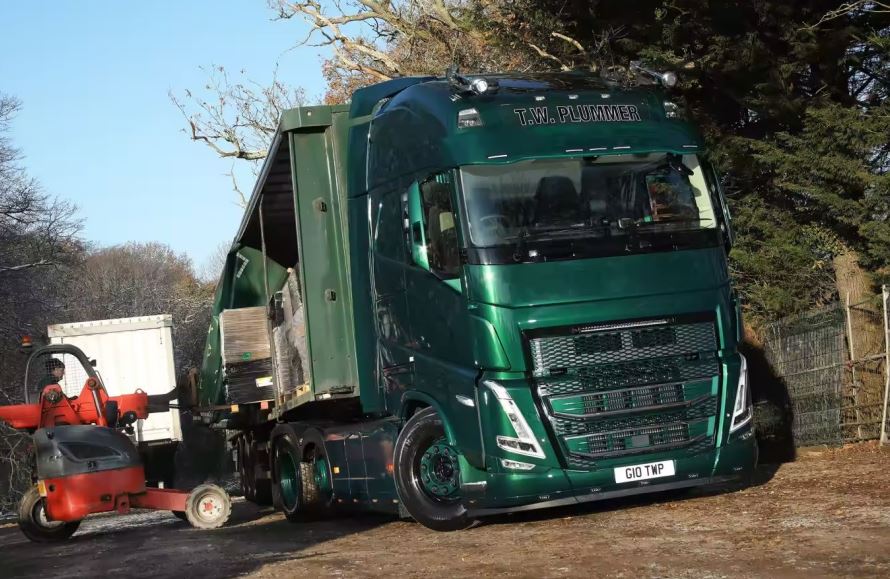 TW Plummer ha añadido un Volvo FH 500 con I-Save a su flota, equipado con transmisión de doble embrague I-Shift.