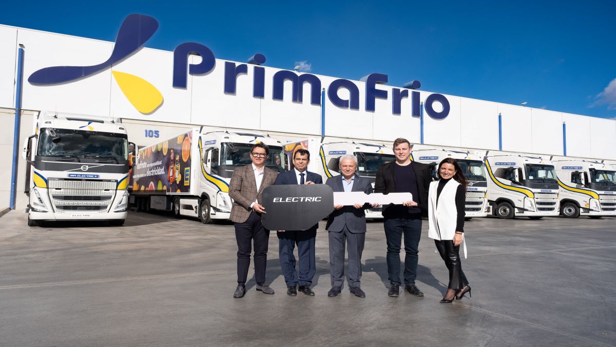 De izquierda a derecha: Giovanni Bruno, Director General Volvo Trucks España. José Esteban Conesa, presidente Grupo Primafrio. Magnus - Magnus Kulwicke, responsable para Sostenibilidad en Edeka España. Nuria Álvarez, Electromobility Manager Volvo Trucks España