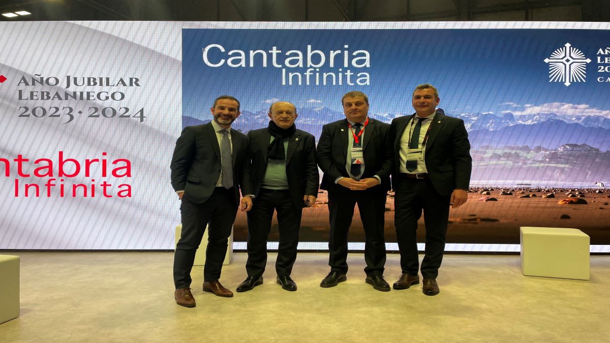 De izquierda a derecha: Frédéric Dumoulin, Director Comercial de Brittany Ferries.Javier López Marcano, Consejero de Industria, Turismo, Innovación, Transporte y Comercio. Roberto Castilla, Director de Brittany Ferries en España. Sergio Abascal, Alcalde de Santoña. Foto: Brittany Ferries