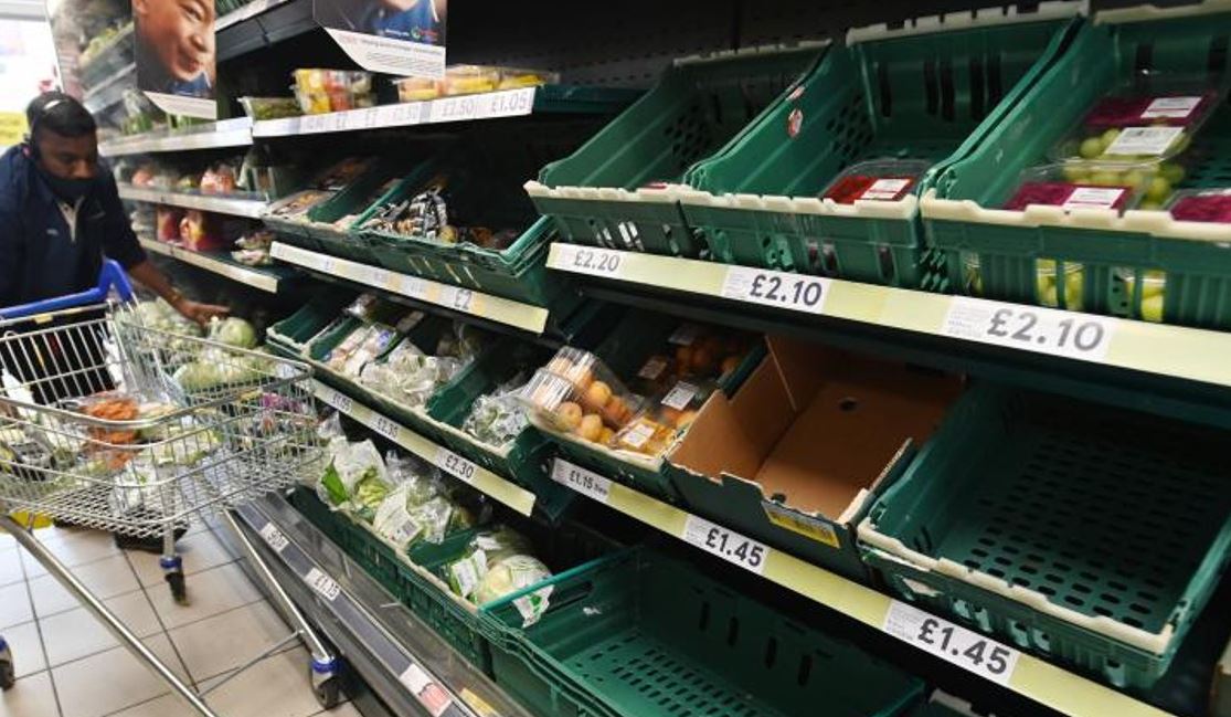 Foto: Estanterías de fruta en un supermercado del Reino Unido
