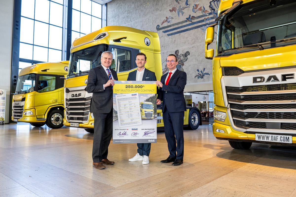 Fotos de DAF Trucks de la firma del contrato de reparación y mantenimiento 250.000 DAF MultiSupport