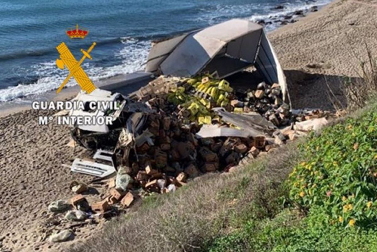Imagen del camión accidentado. Foto: Guardia Civil