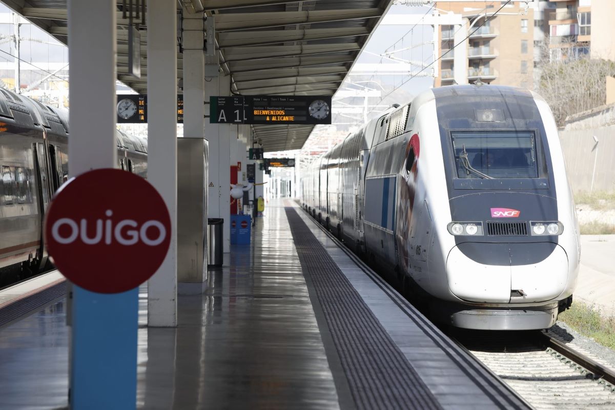 Un tren OUIGO en Alicante. Foto: OUIGO