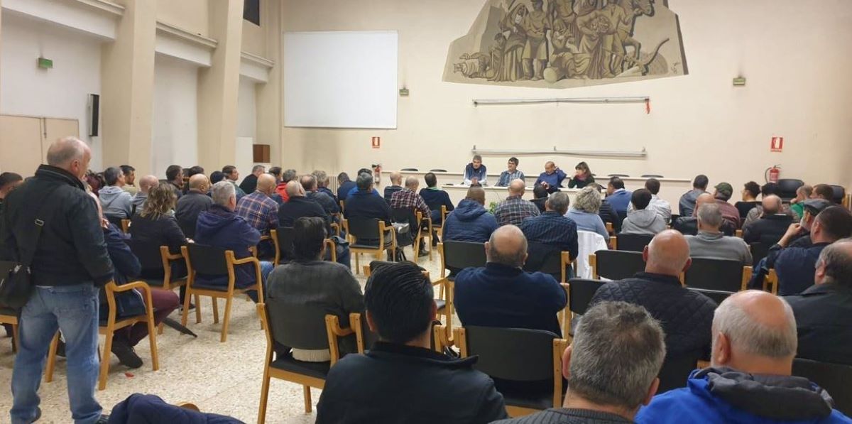 Asamblea de trabajadores del sector del transporte de viajeros por carretera en Navarra. Foto: UGT