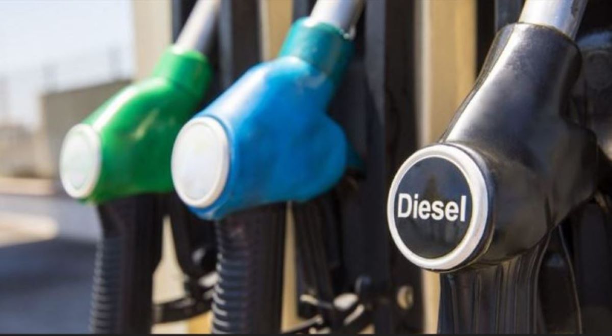 Imagen de un surtidor de combustible. Foto de archivo