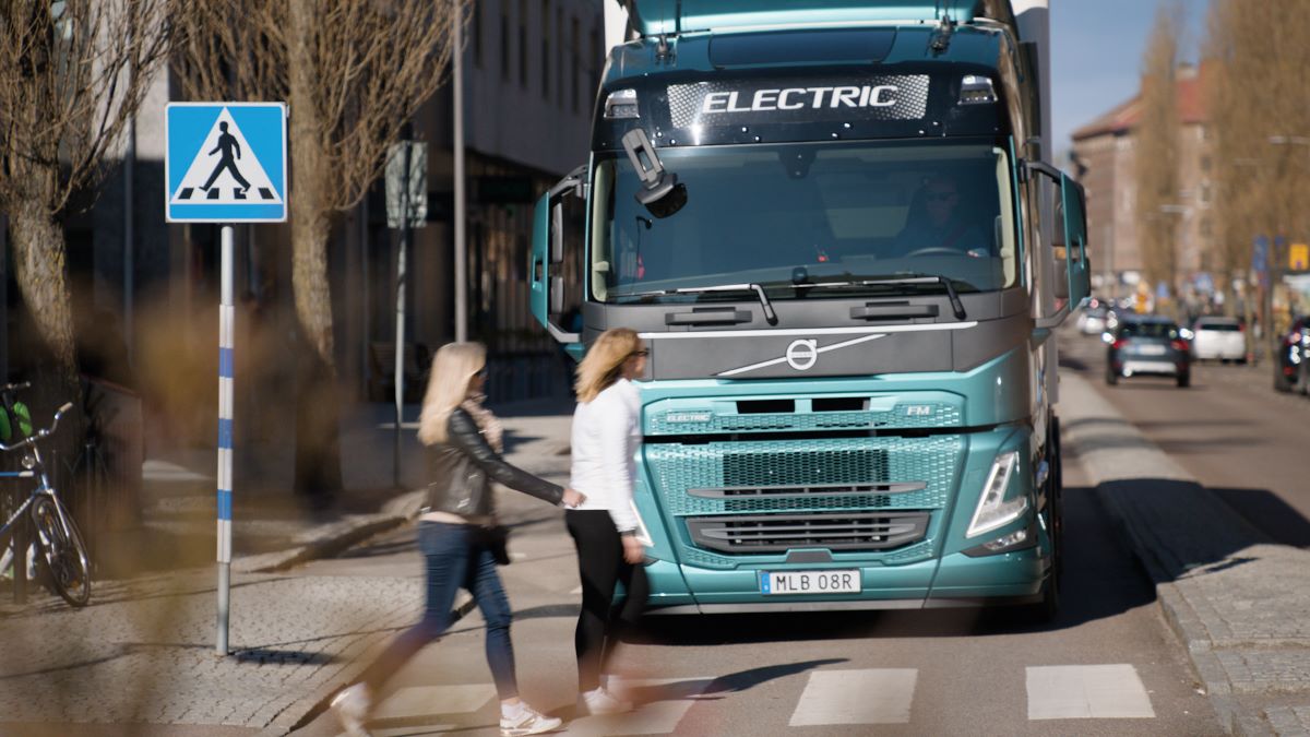Volvo Trucks presenta Front Short Range Assist. Fotos y vídeo: Volvo Trucks