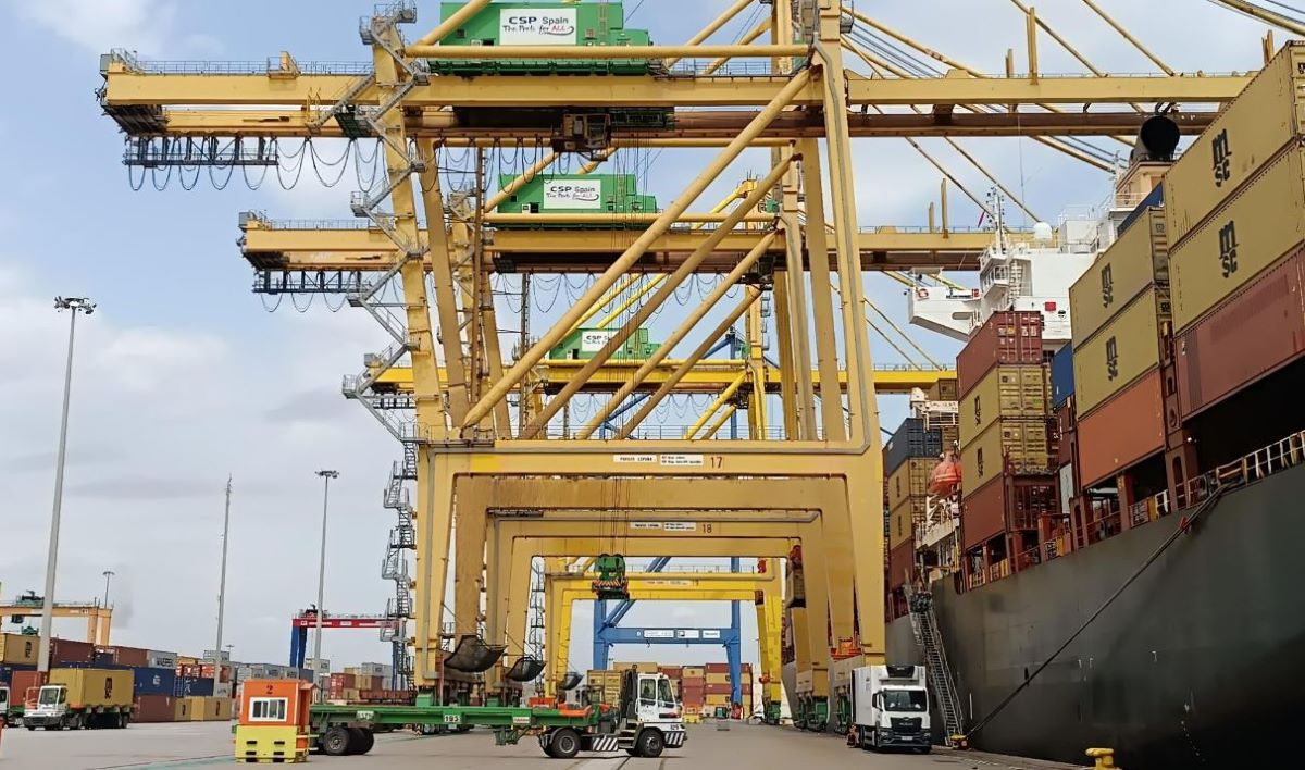Imagen del tráfico de contenedores en el Puerto de Valencia