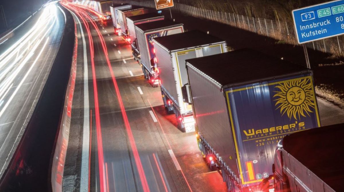 Imagen de retenciones de camiones en la autopista del Brennero