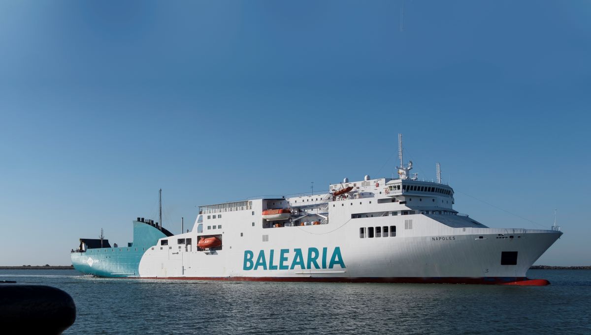Imagen de un buque de Baleària