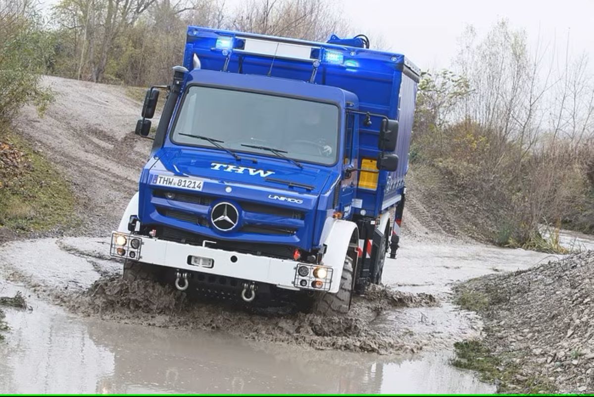 Imagen de los Unimog U 5023 probado en desastres climáticos