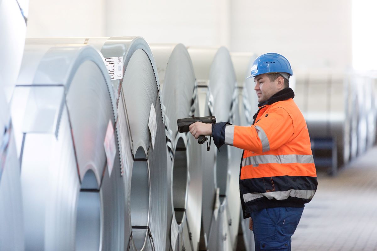Imagen de las soluciones logísticas de Rhenus Warehousing Solutions para la industria del metal
