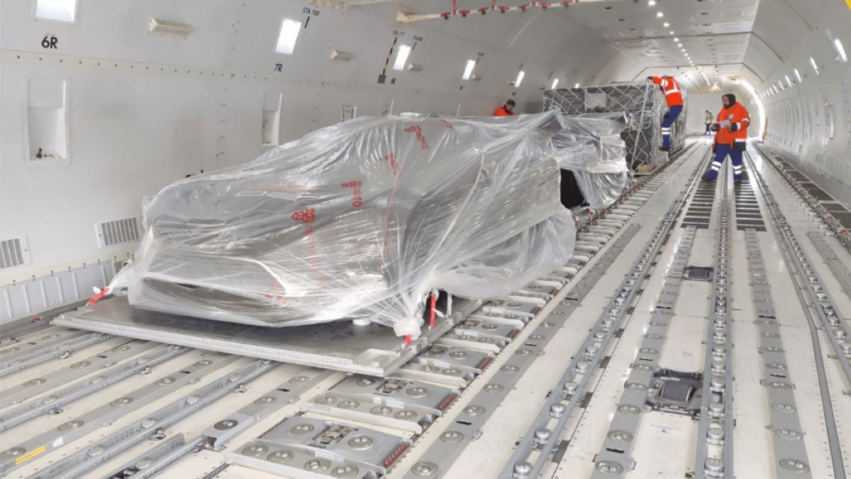 La planificación del transporte comenzó con meses de antelación y se creó un manual de DSV específico basado en las propias instrucciones de Zenvo.