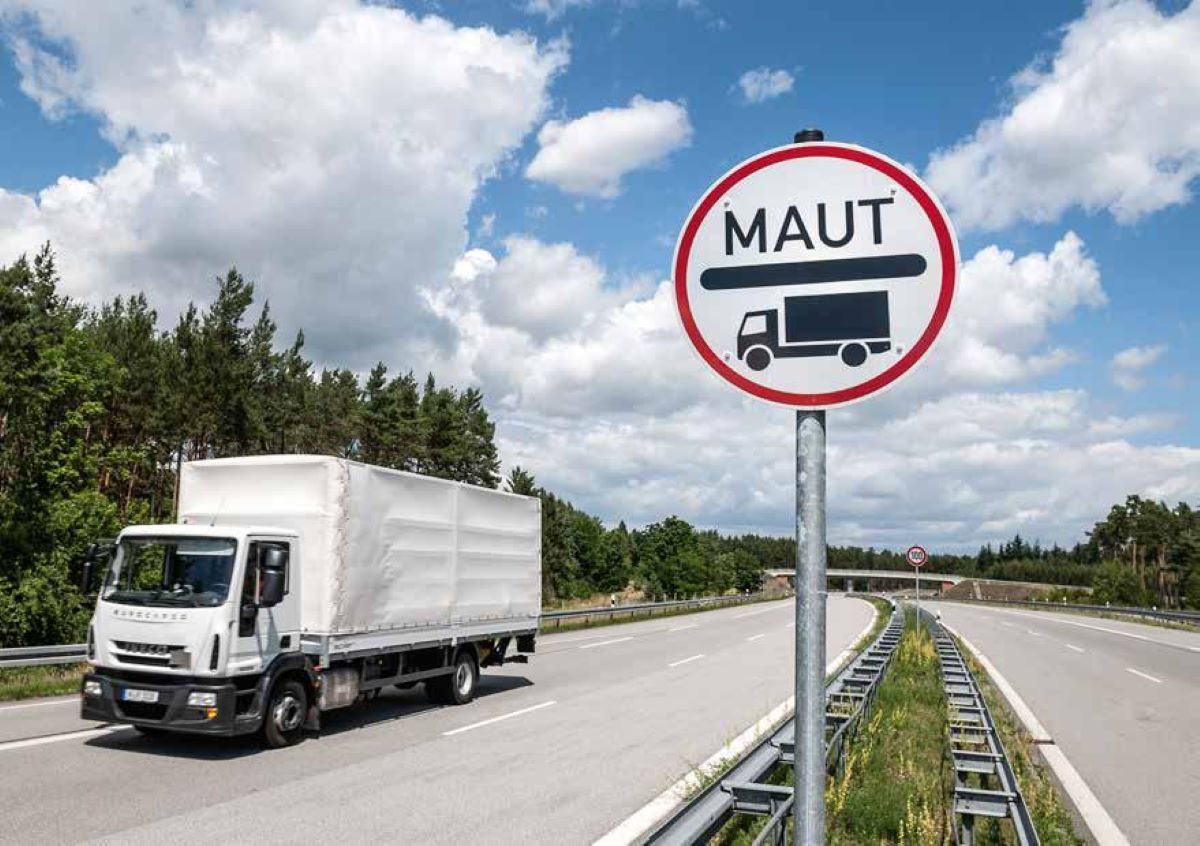 Imagen de una señal de peaje en una carretera de Alemania. Foto de archivo