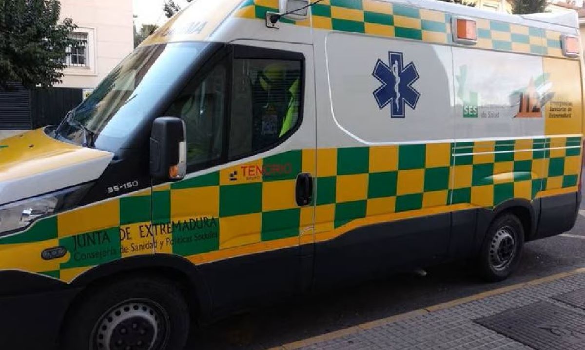 Imagen de una ambulancia de Extremadura. Foto de archivo