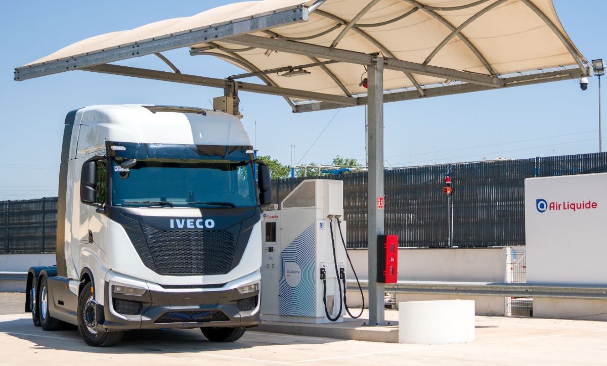 Imagen de la estación de repostaje para camiones de hidrógeno de Iveco Group y Air Liquide