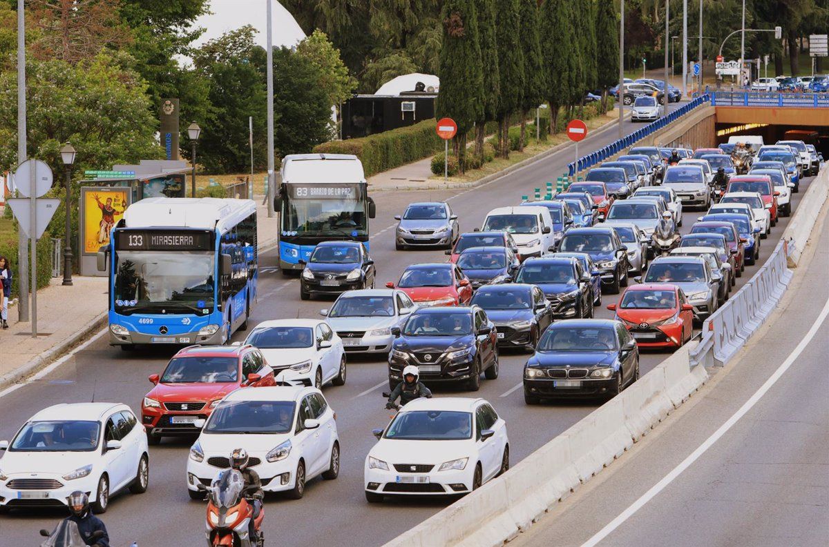Imagen de retenciones en las salidas de Madrid