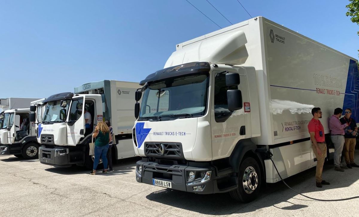 Imagen de la presentación de los camiones eléctricos de alquiler de Renault Truck Center Madrid