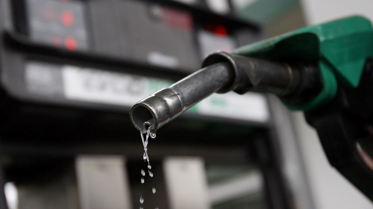 Imagen de un surtidor de combustible. Foto de archivo