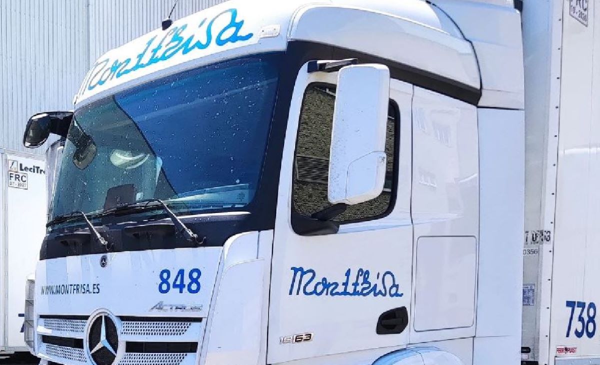Imagen de una de las tractoras Mercedes Benz Actros 1863 incorporadas a la flota de Montfrisa
