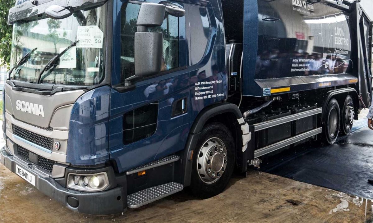 Imagen del primer camión elécrico Scania para la recogida de basura en Singapur