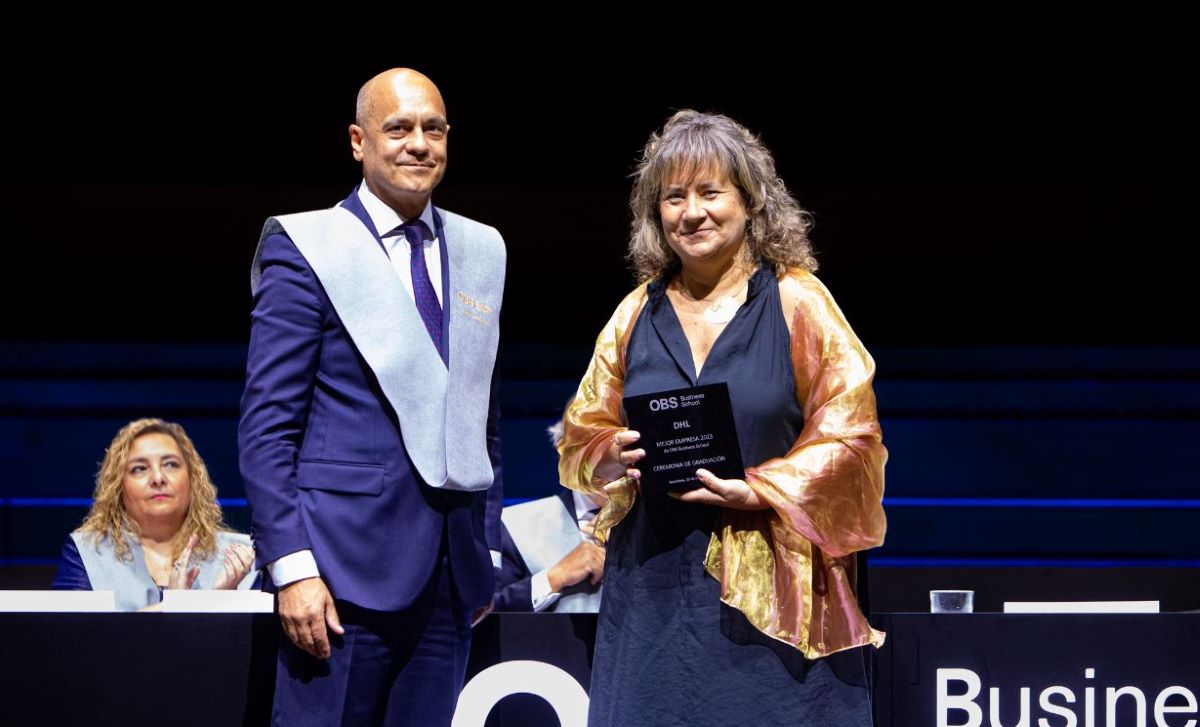 Recogida del premio. Foto: DHL
