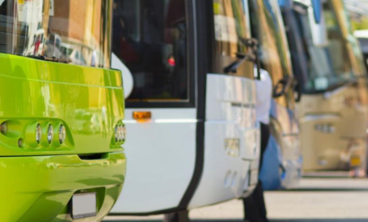 Imagen de autobuses estacionados . Foto de archivo