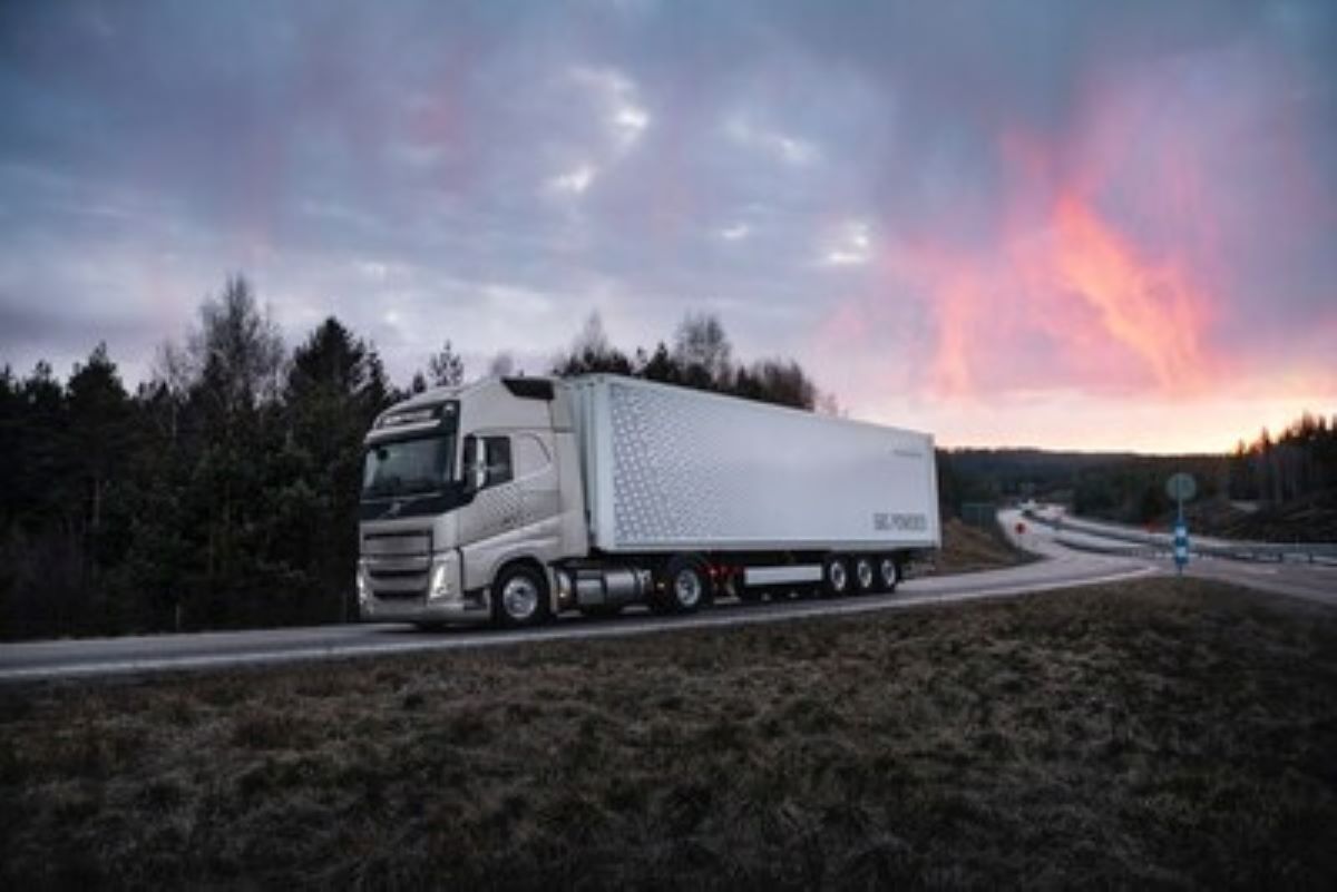 Imagen de un camión Volvo FH a gasoil equipado con un sistema de combustible Westport LNG HPDI