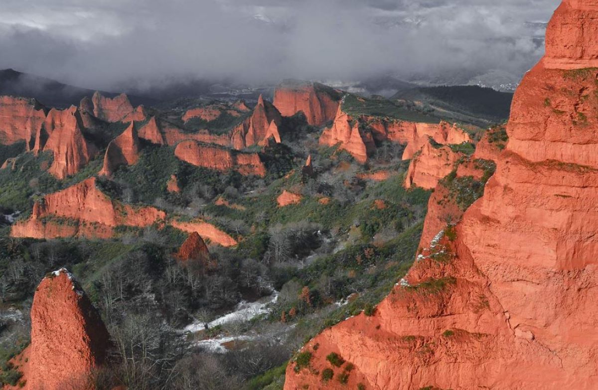Imagen de la Médulas: Foto Turismo del Bierzo. Vídeo: PROMO UNED y el Territorio PAISAJES 24