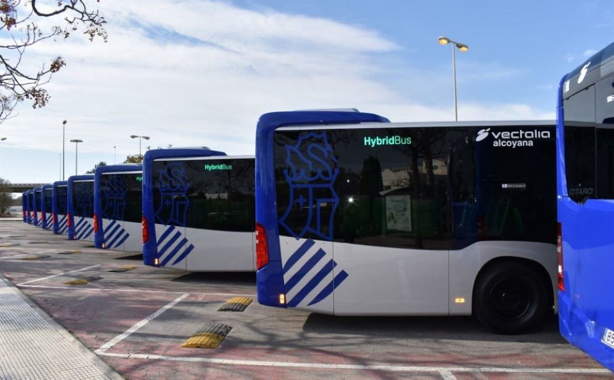 Imagen de autobuses de la empresa Automóviles La Alcoyana. Foto de archivo