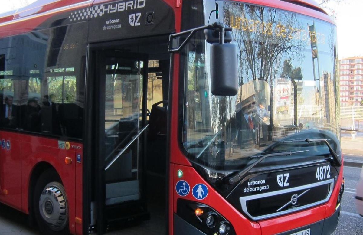 Imagen de un autobús del transporte urbano de Zaragoza de Avanza. Foto de archivo