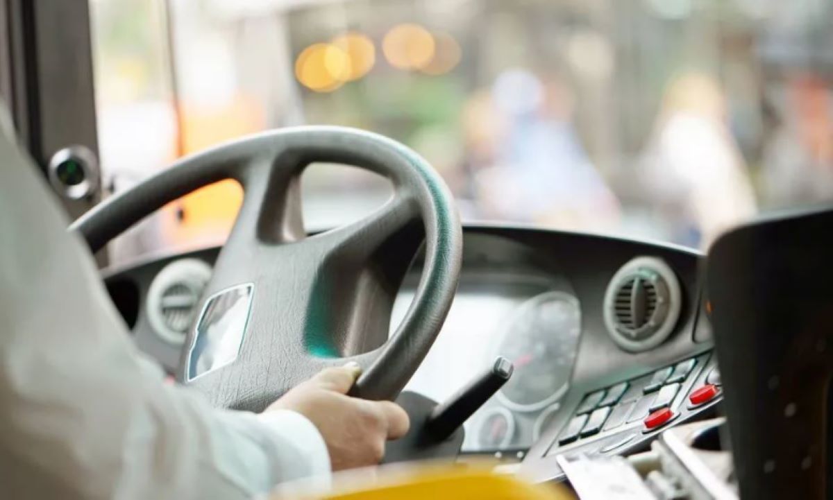 Imagen de un conductor de autobús. Foto de archivo
