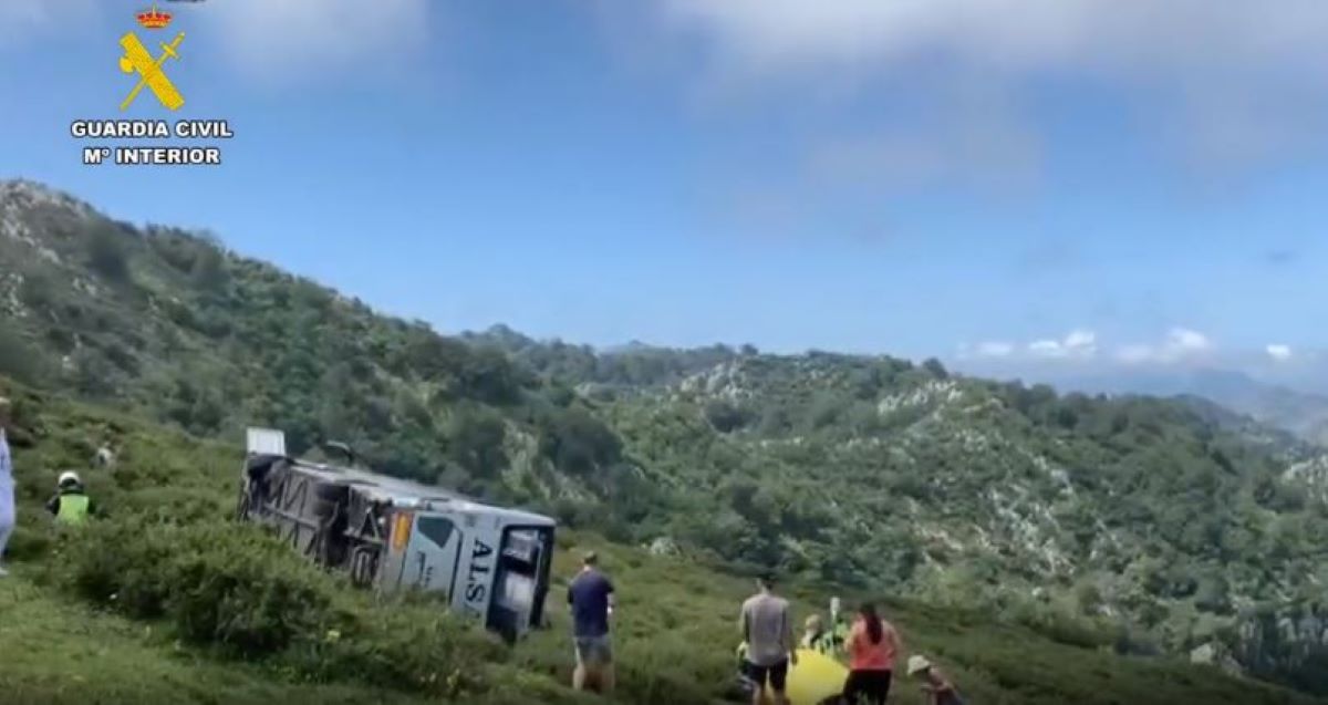 Imagen del accidente del autobús. Foto: Guardia Civil