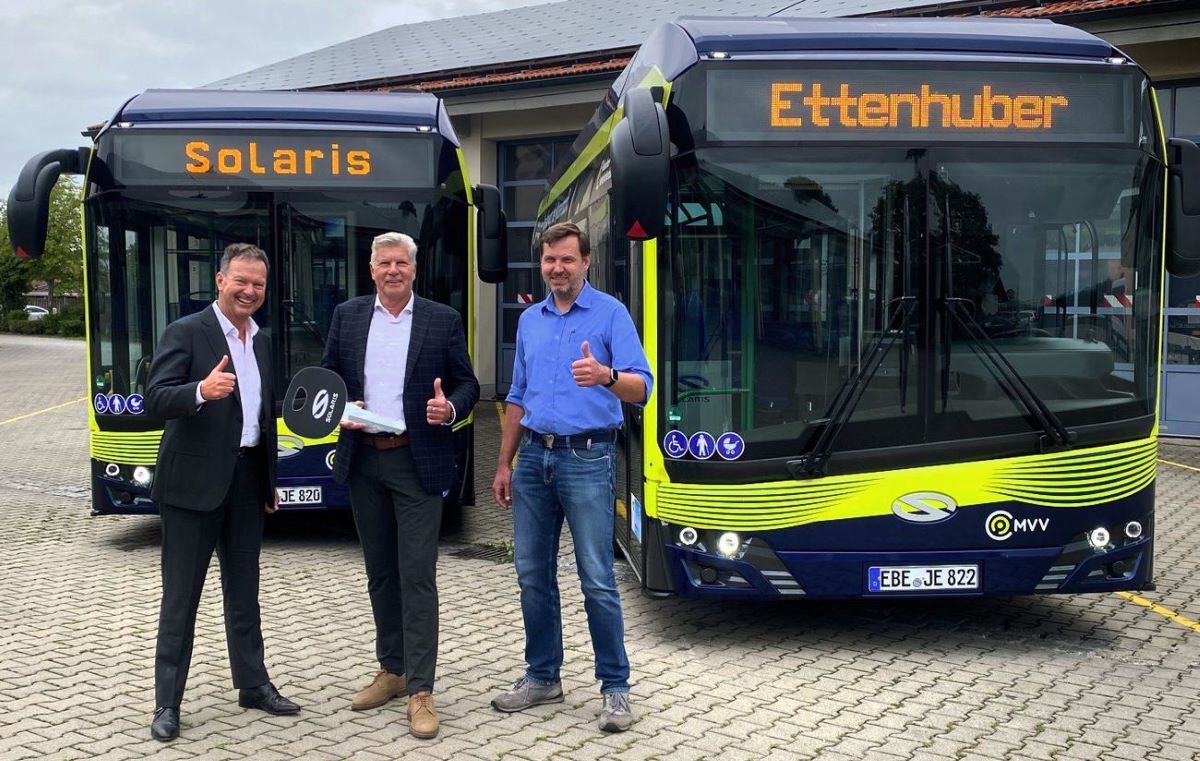 Josef Ettenhuber (Director general de Ettenhuber), Rolf Oneis (Representante de Solaris Deutschland), Tomasz Biskup (Director de taller de Ettenhuber).