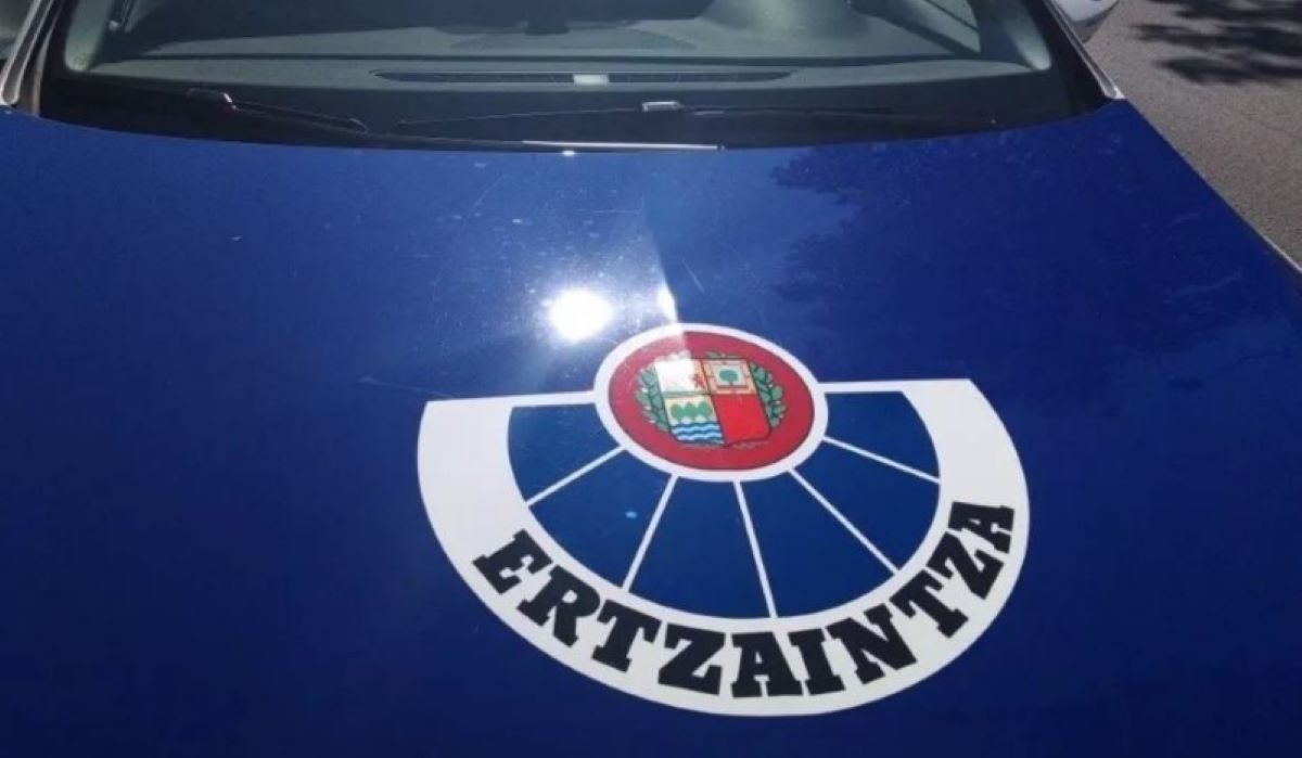 Imagen de un coche patrulla de la Ertzaintza. Foto de archivo