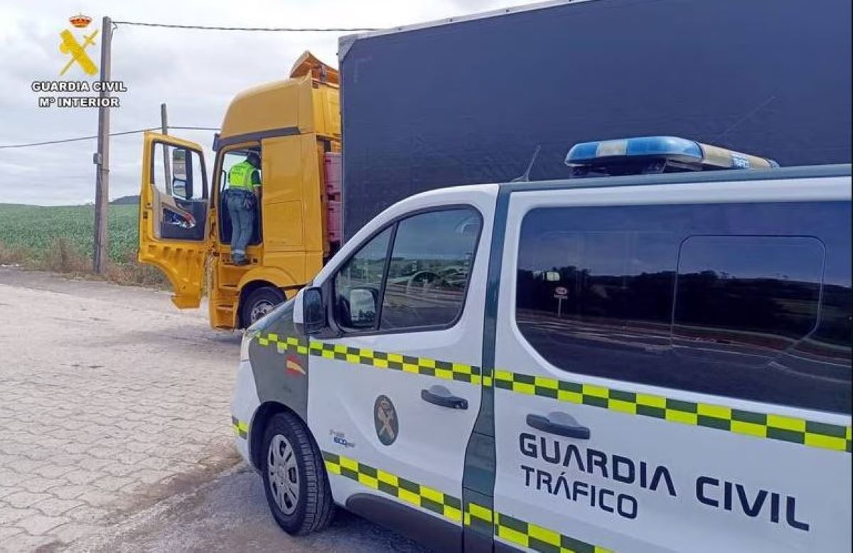 5 detenidos por alterar los tacógrafos de 20 camiones. Foto: Guardia Civil