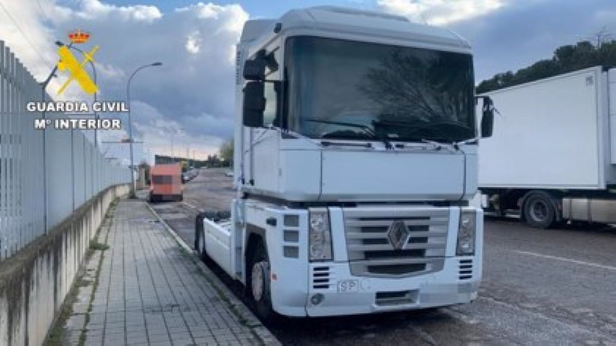 Imagen de la cabeza tractora recuperada. Foto: Guardia Civil de Palencia