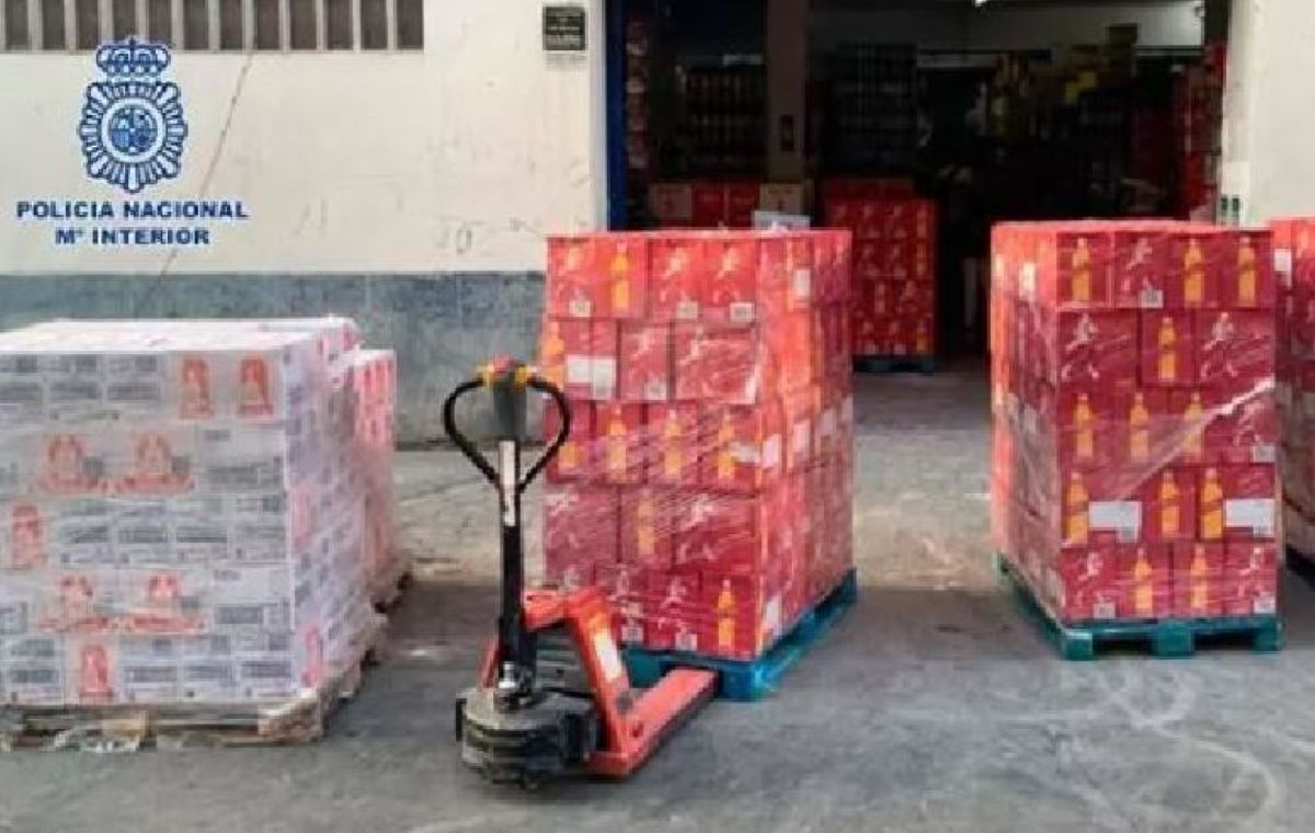 Imagen de las botellas de alcohol robadas. Foto: Policía Nacional