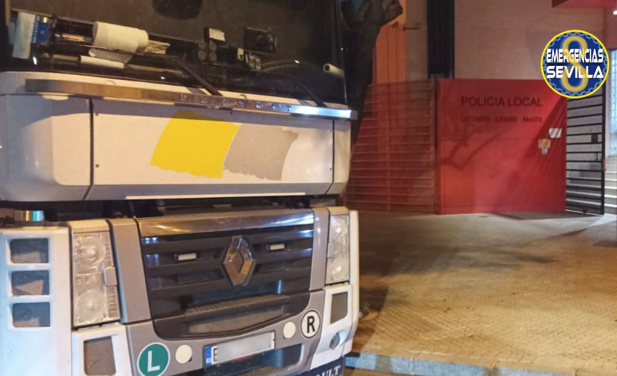 Imagen de camión con el tacógrafo manipulado. Foto y vídeo: Emergencias Sevilla