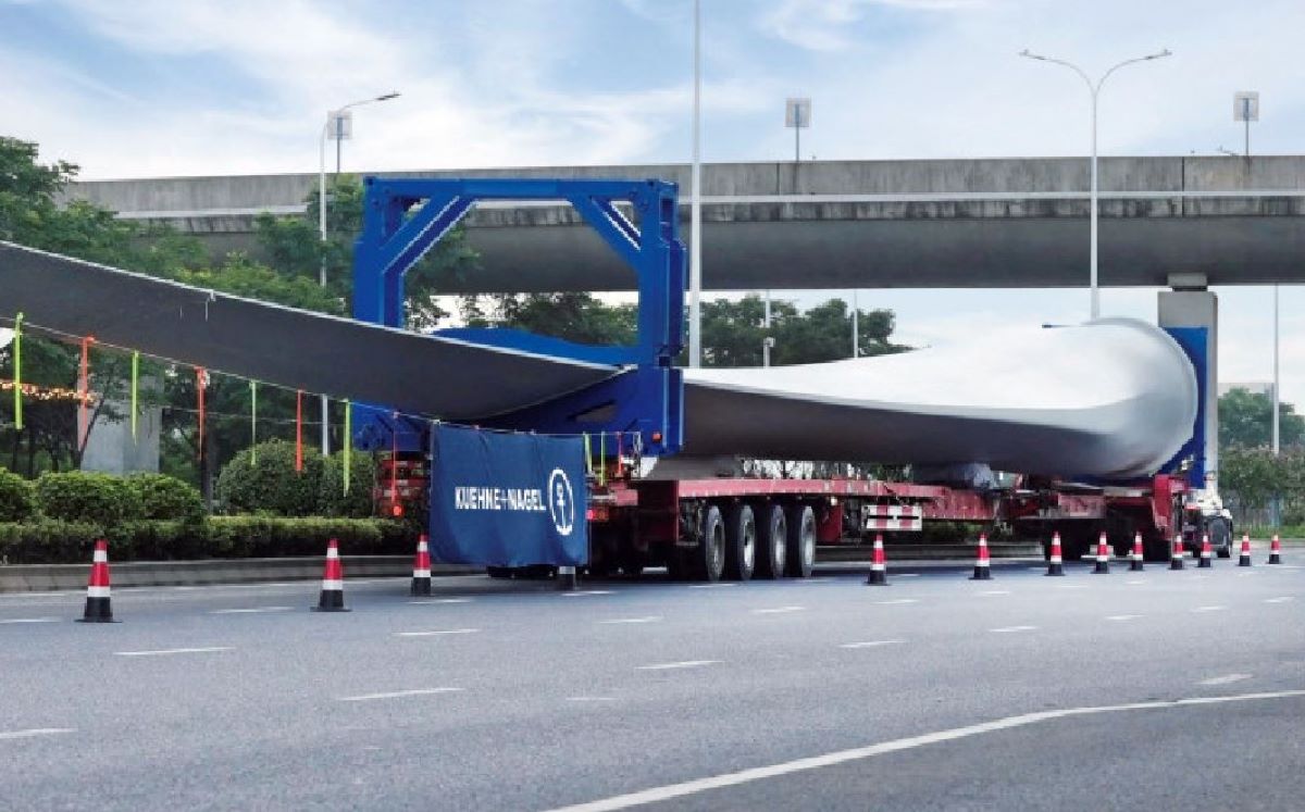 Imagen del transporte de turbinas eólicas. Foto: Kuehne+Nagel