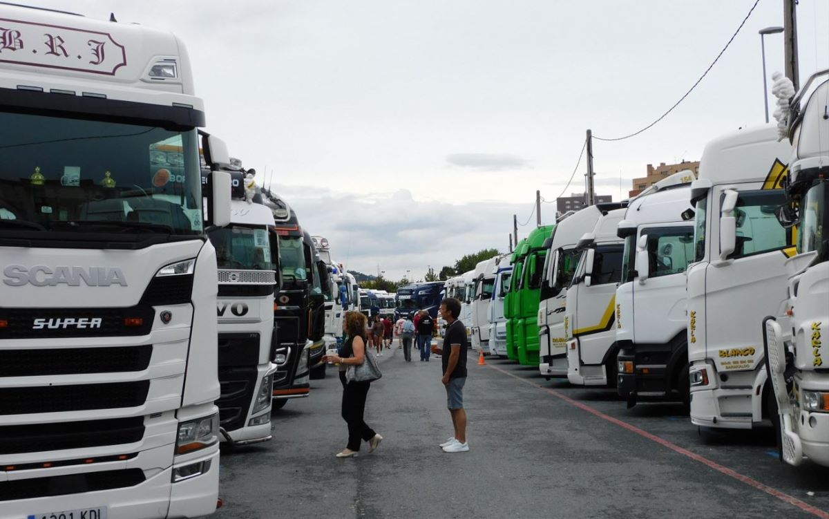 Imagen de parte de los camiones que participaron en el Barakaldo Truck Festival de 2023. Foto Julio Gómez-Diario de Transporte