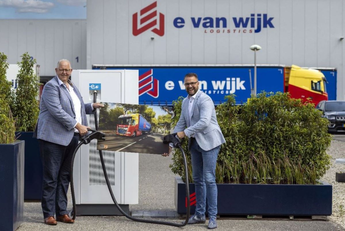 Imagen de los propietarios de la empresa E. van Wijk Logistics. Foto: Truckland