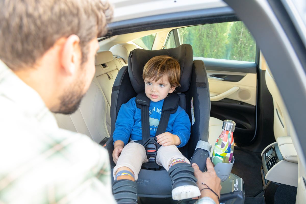 Imagen de seguridad infantil en un automóvil. Foto: AESVi