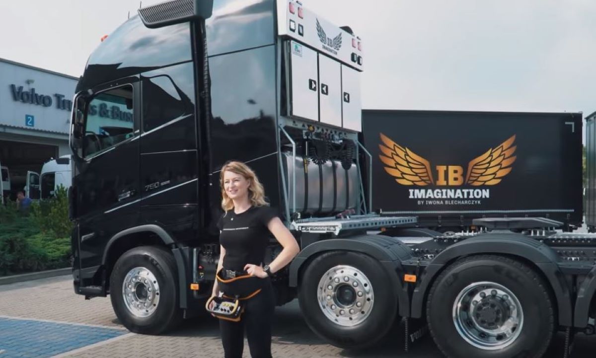 Imagen de Iwona Blecharczyk con el Volvo FH16. Foto y vídeos: Iwona Blecharczyk