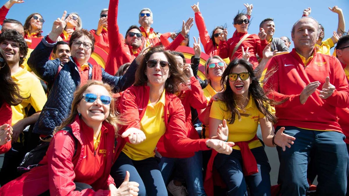 Imagen de trabajadores y trabajadoras de DHL Express. Foto: DHL Express