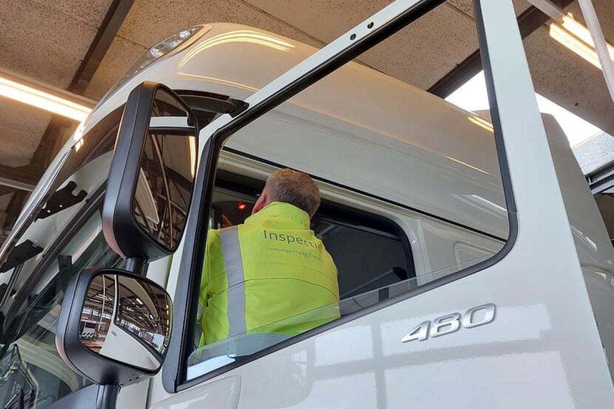 Imagen de la inspección a los camiones. Foto: ILT