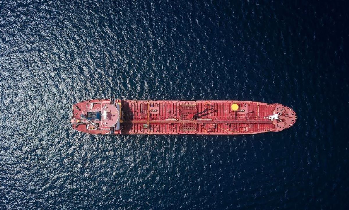 El conflicto en Irán se reduce, pero persiste la amenaza al transporte marítimo mundial. Imagen de un buque. Foto: Gasnam